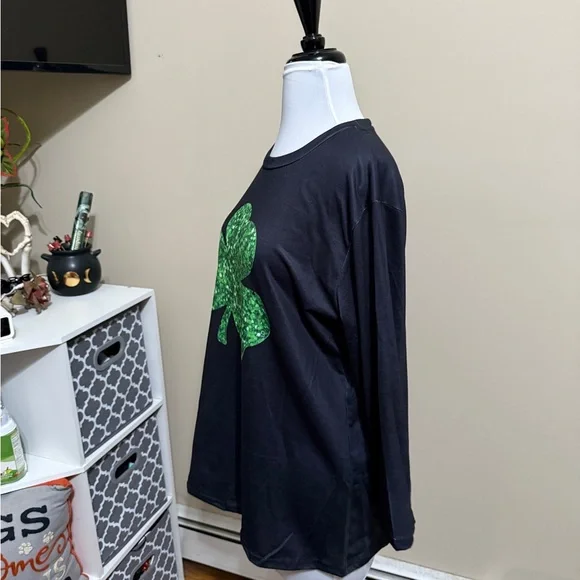 Shamrock print blouse - new,no tags - Picture 4 of 6